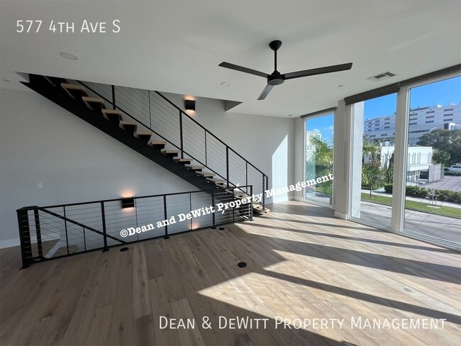 Building Photo - Luxury Townhome in Downtown St Pete - For ...