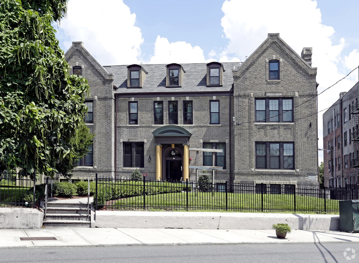 Primary Photo - 78 Summit Ave