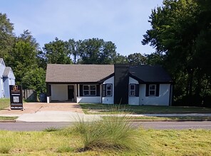 Building Photo - 1308 E Raines Rd