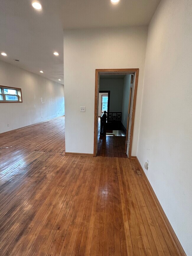 Foto del edificio - 219 N Franklin St