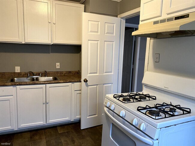 Building Photo - 3 br, 1 bath House - 4013 North Barrow Drive
