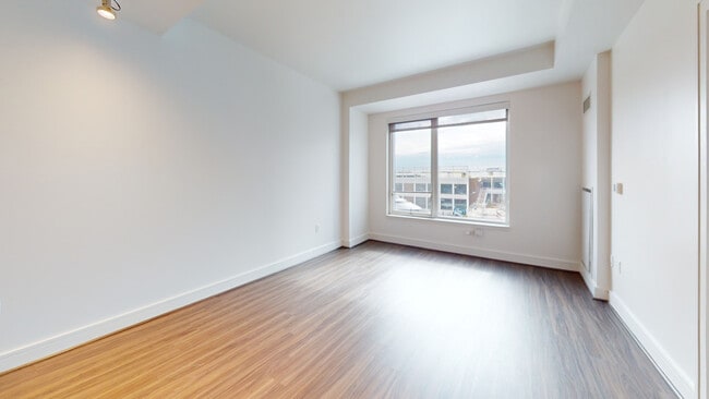 Interior Photo - 100 Pier 4