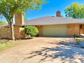 Building Photo - 6334 N Villa Ave