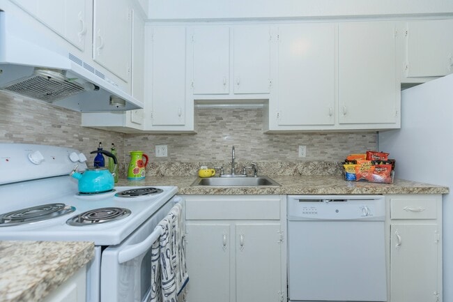 Building Photo - Woodcliff Estates