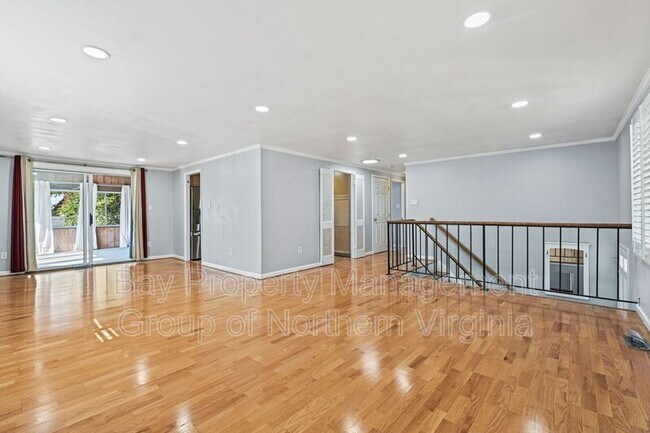 Foto del edificio - 12810 Point Pleasant Dr