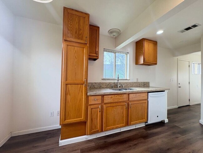 Building Photo - Recently Updated