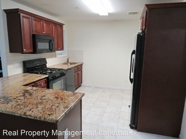 Building Photo - 1 br, 1 bath House - 619 Broadway Unit 13