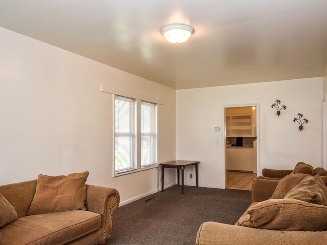 Building Photo - 632 E 600 N