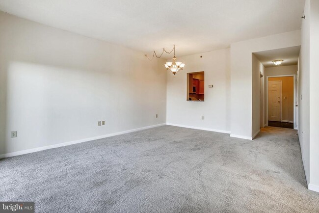 Building Photo - 505 E Braddock Rd