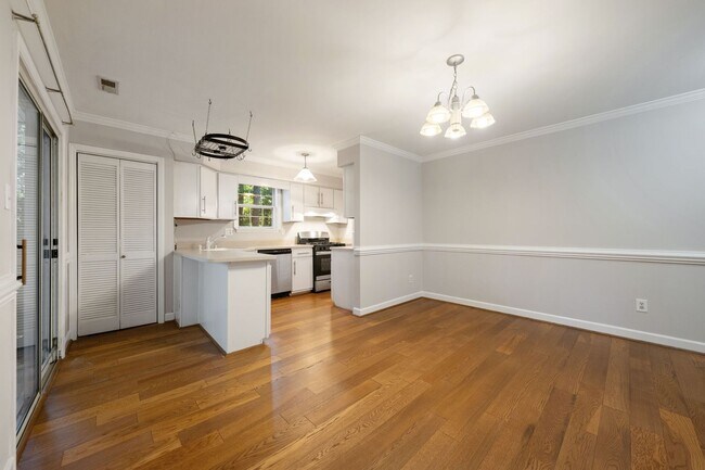 Foto del edificio - Price Drop!! Beautiful 3 BR in Chapel Hill - Available Now!