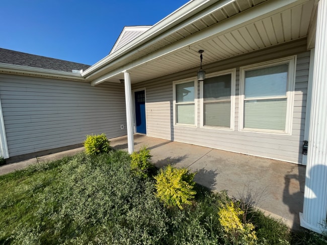 Building Photo - 1713 Eagle Dr