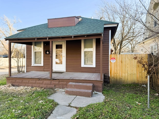 Building Photo - 1250 N Jefferson Ave