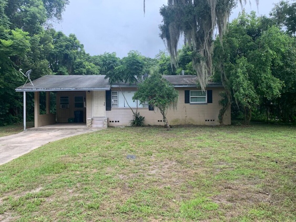 Foto principal - 3 Bed 1 Bath Home With Carport | Pet Frien...