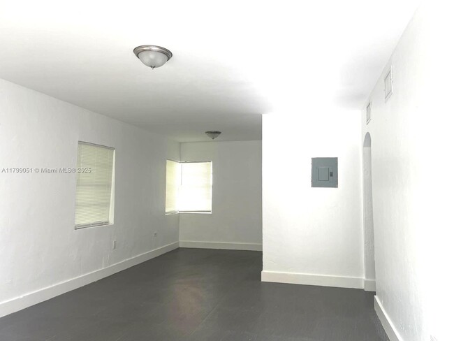 Building Photo - 1784 Normandy Dr