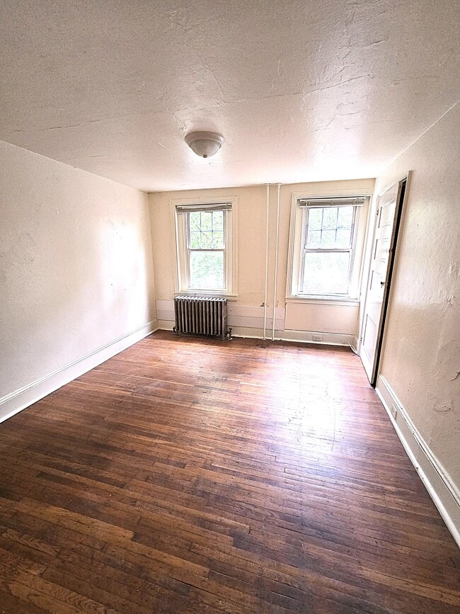 Building Photo - 123 N Mole St