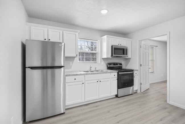 Foto del edificio - 634 N Main St Rd