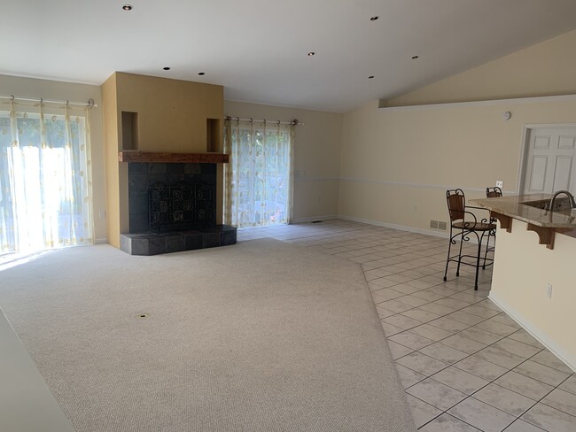 Building Photo - 860 Canterbury Ct