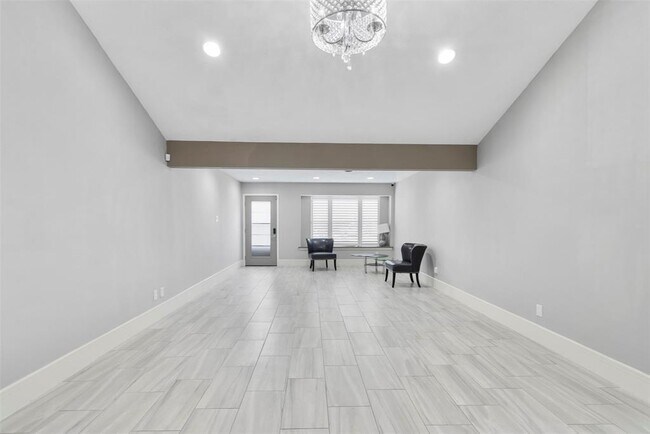 Foto del edificio - 7727 Barberton Dr