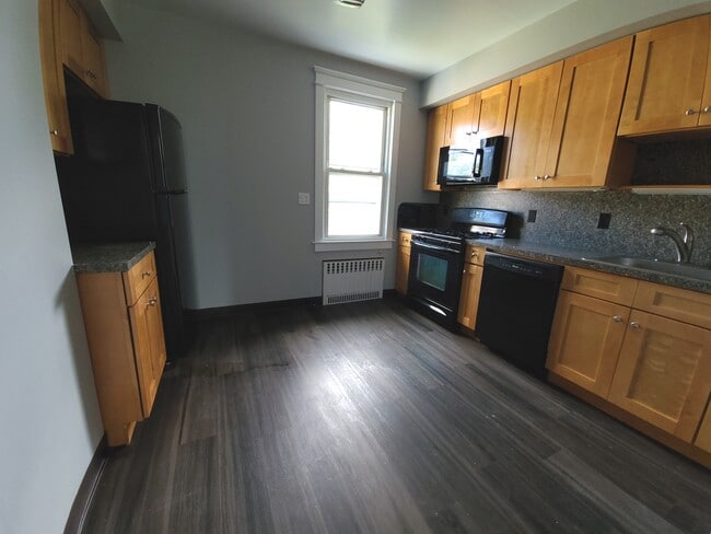 Kitchen - 37 Cleveland Ave
