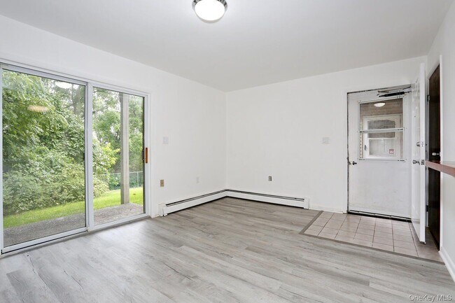 Building Photo - 366 Concord Ln