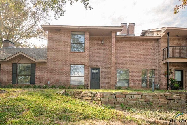 Foto del edificio - 5917 Hollytree Dr