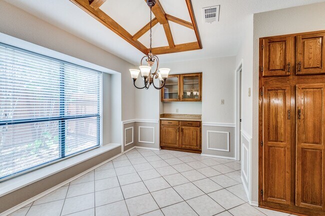 Building Photo - 3 Bed/2bath House next to Lake Arlington!
