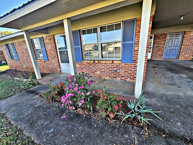 Building Photo - HOUSE FOR RENT - DECATUR