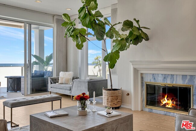 Foto del edificio - 1351 Palisades Beach Rd