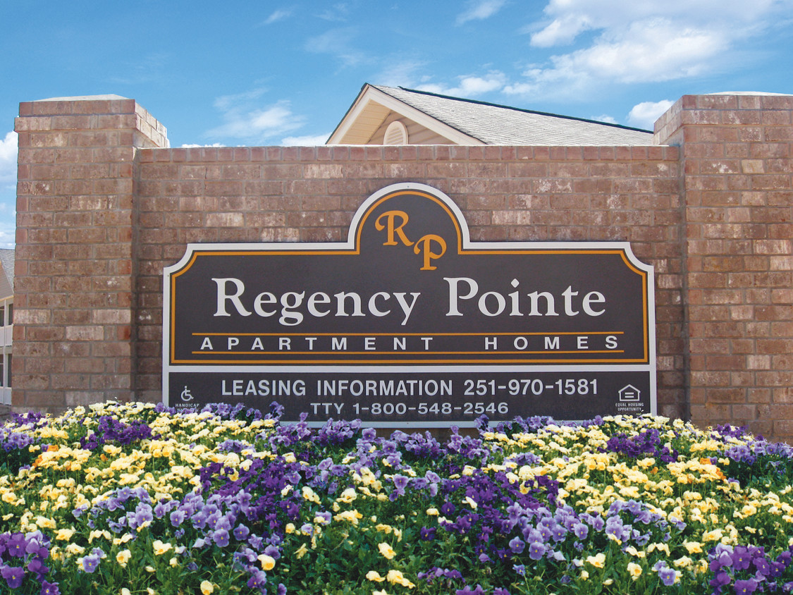 Foto principal - Regency Pointe Senior Apartment Community