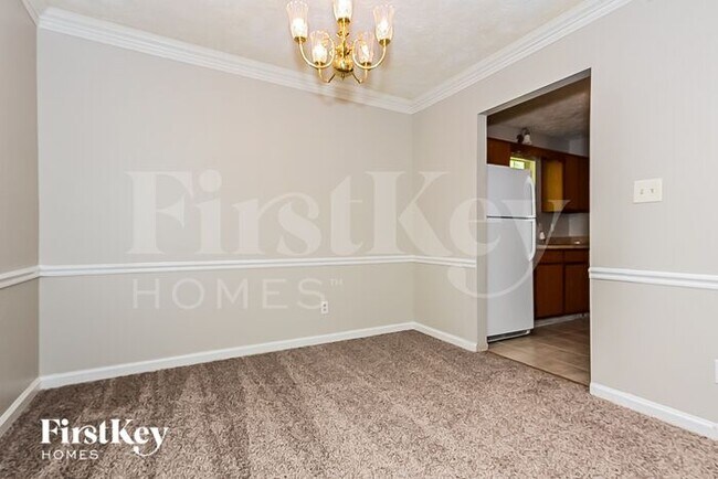 Foto del edificio - 646 Woodknoll Ct