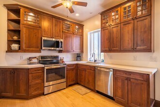 Building Photo - 205 Logan St