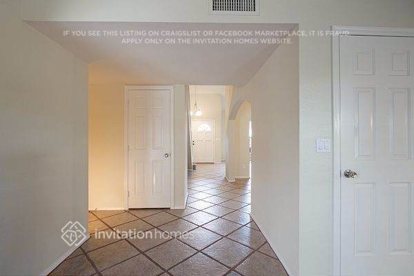 Foto del edificio - 6303 W Mescal St