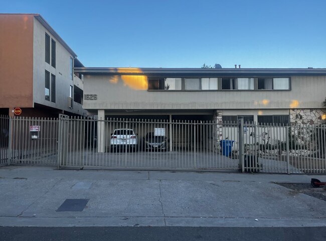 Building Photo - 1626 N Hobart Blvd
