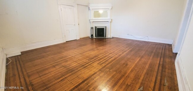 Building Photo - 2137 Oak St