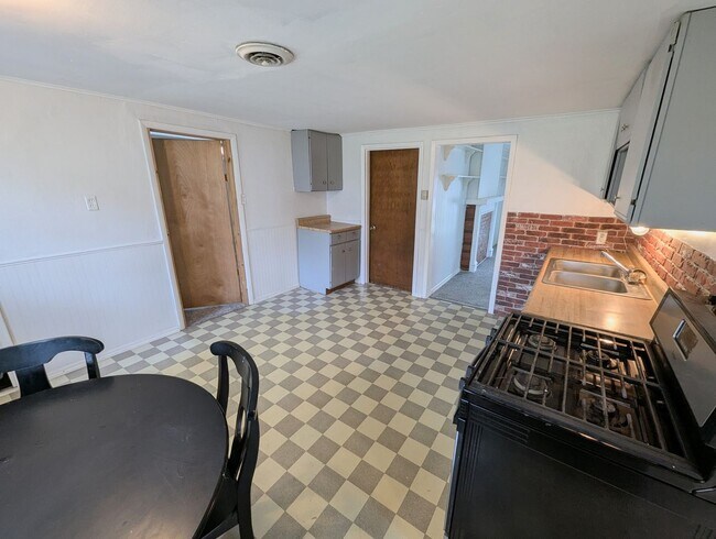 Foto del edificio - Living Large in Lemay - Section 8 Friendly!