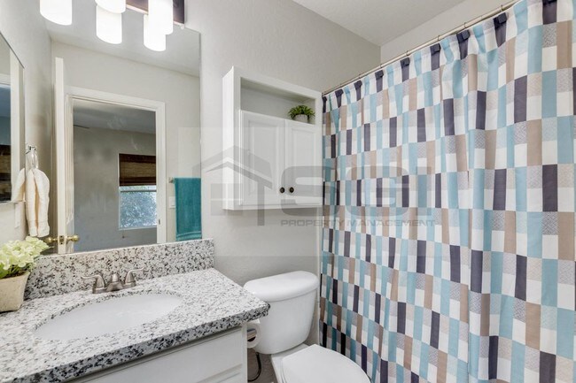 Foto del edificio - BEAUTIFUL 3 BEDROOM TOWNHOUSE AND COMMUNIT...