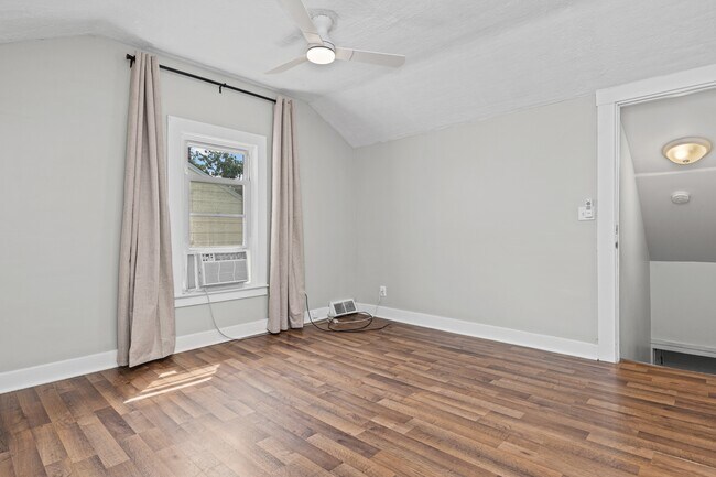 Foto del edificio - 340 E Troy St