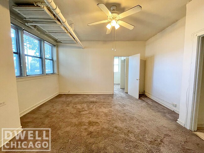 Foto del edificio - 2039 W Wellington Ave