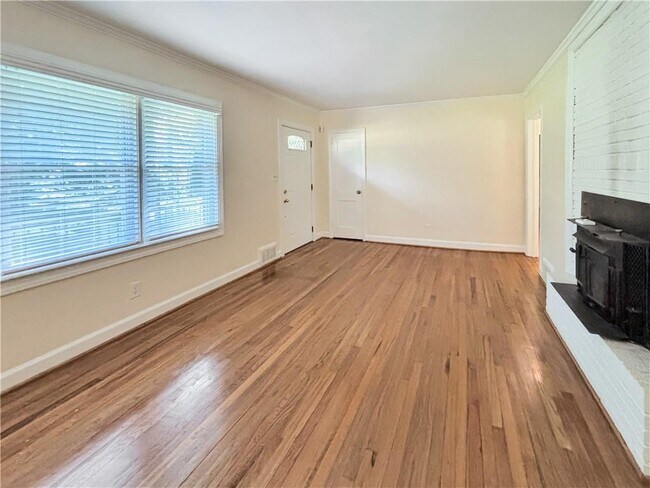 Foto del edificio - 6058 Harleston Rd NE