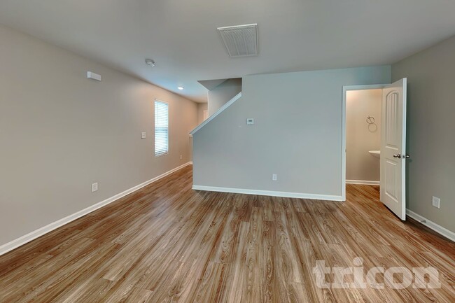 Building Photo - 1225 Standing Oak Dr