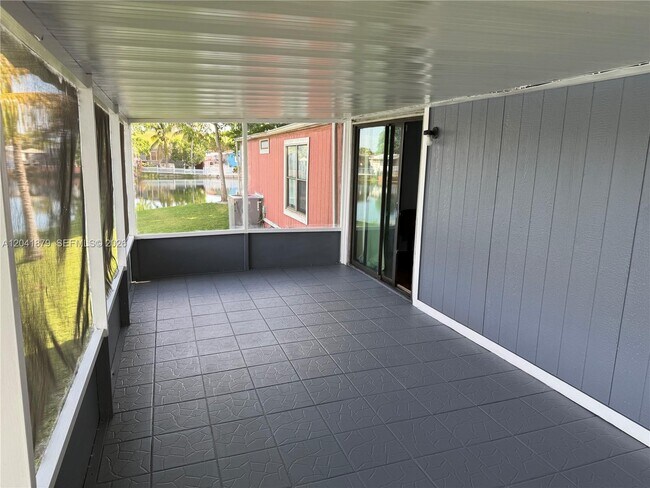 Foto del edificio - 20606 NW 55th Ct