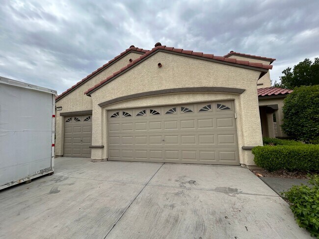 Building Photo - A Fabulous 3 Bedroom Home in Seven Hills