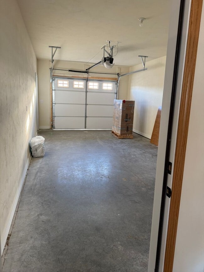 Building Photo - 543