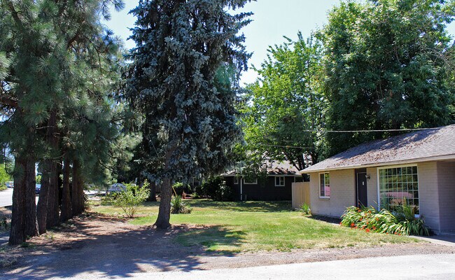 Building Photo - Secluded 2 Bedroom Aloha House Convenient ...