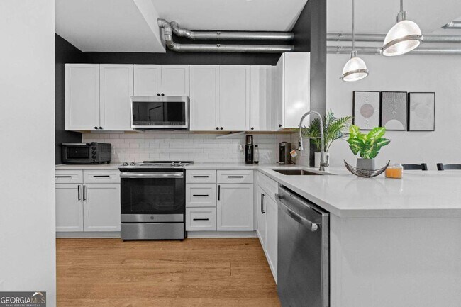 Building Photo - 260 18th St NW