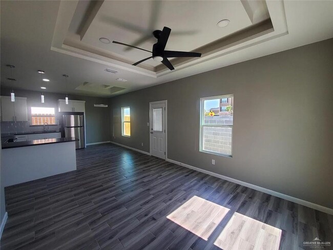 Foto del edificio - 1305 E Iris Ave