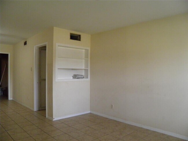 Building Photo - 7221 Beechnut St