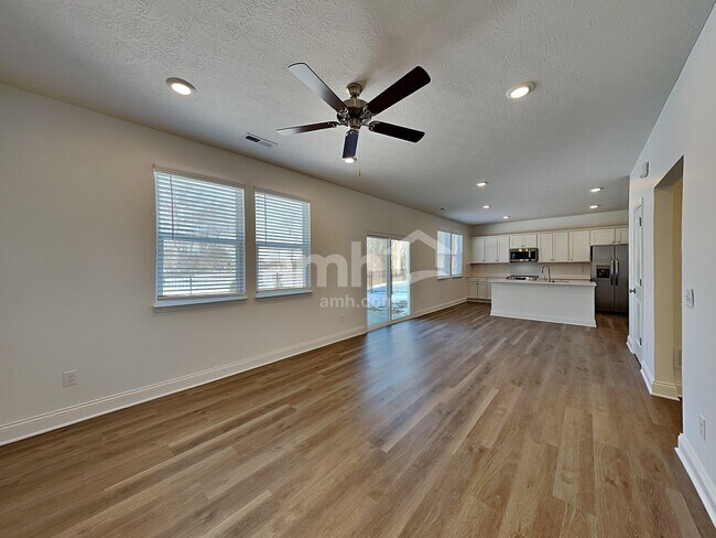 Foto del edificio - 1076 Broyles Xing