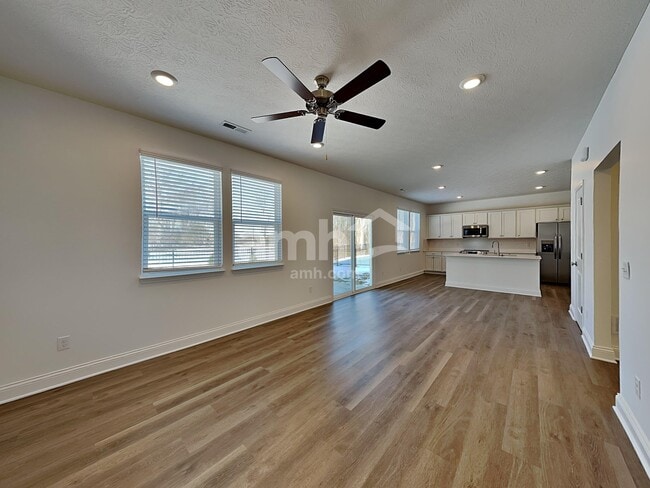 Foto del edificio - 233 Deanscroft Dr