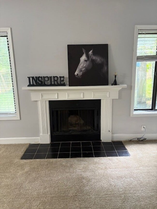 Building Photo - ***BACK ON THE MARKET****LIVING HERE WILL ...